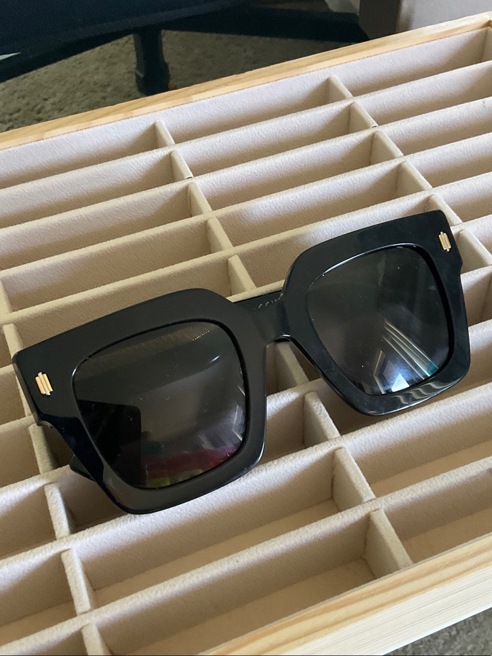 Fendi Black Logo Square Sunglasses - Picture 4 of 10